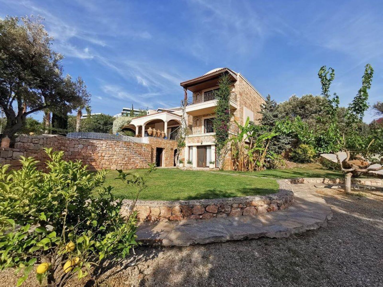 05-Villa-for-sale-with-private-pool-1001
