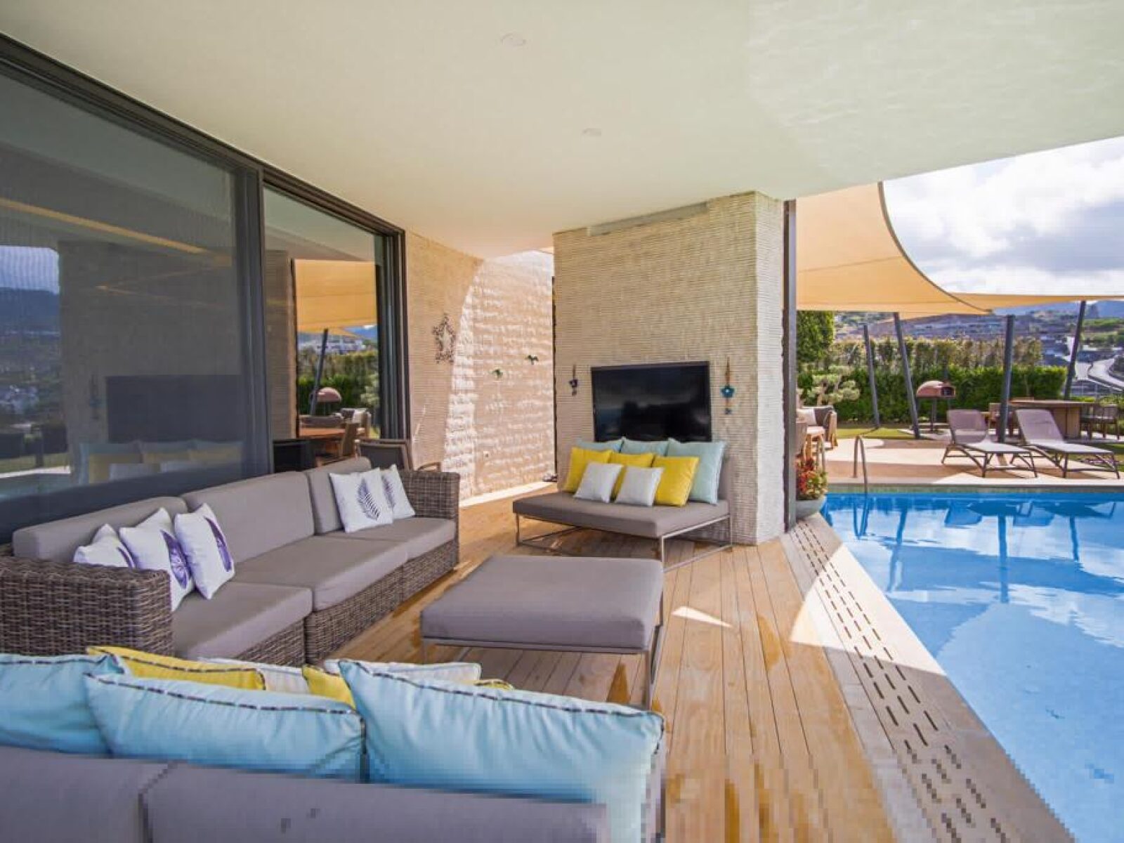 03-For-sale-private-pool-villa-Yalikavak-2011