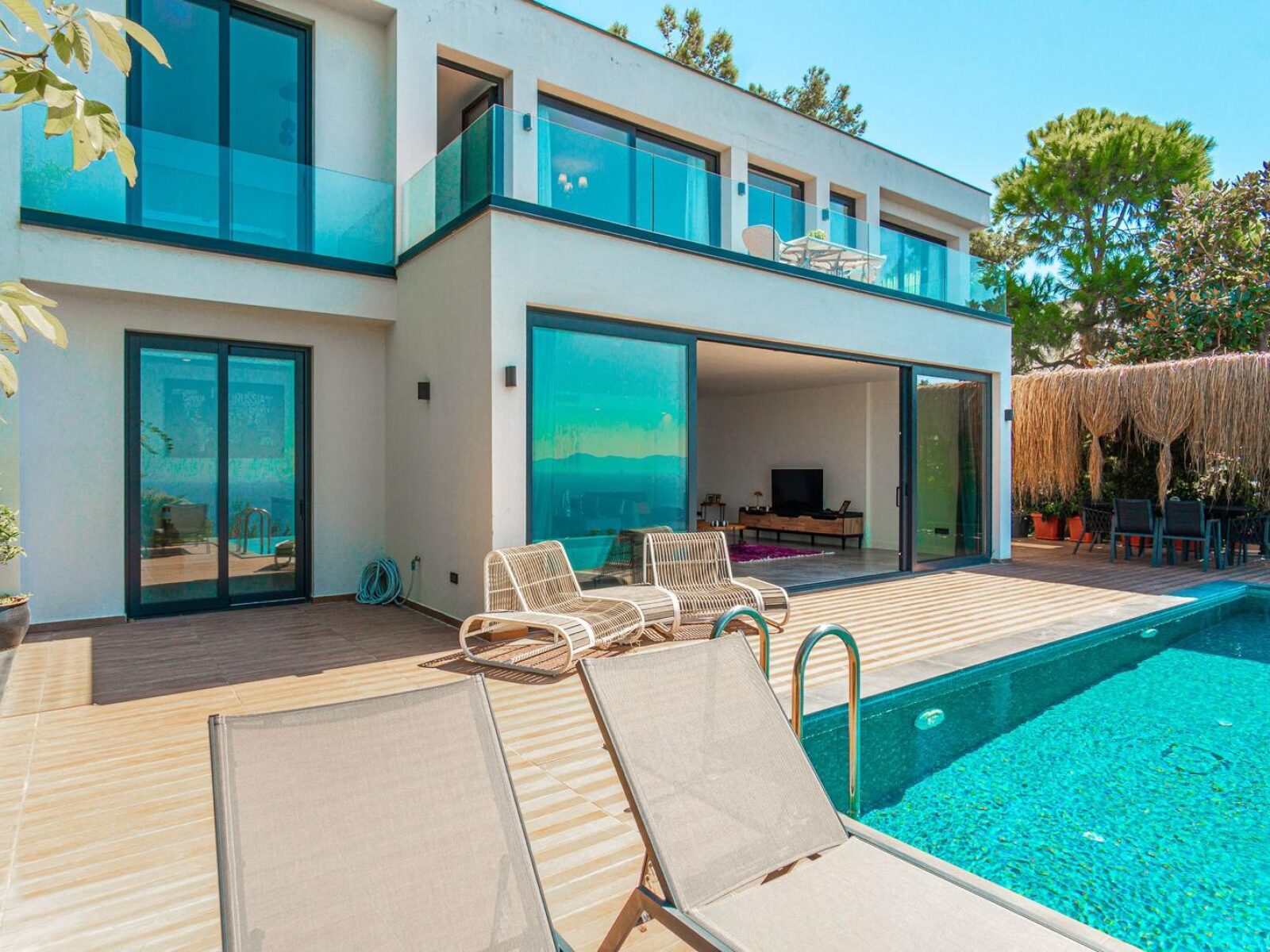 04-For-sale-modern-private-pool-villa-2185