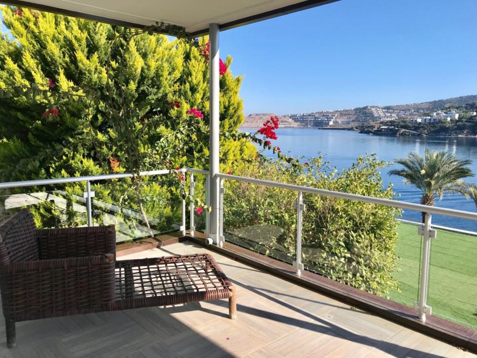 01-Sea-front-apartment-for-sale-2176