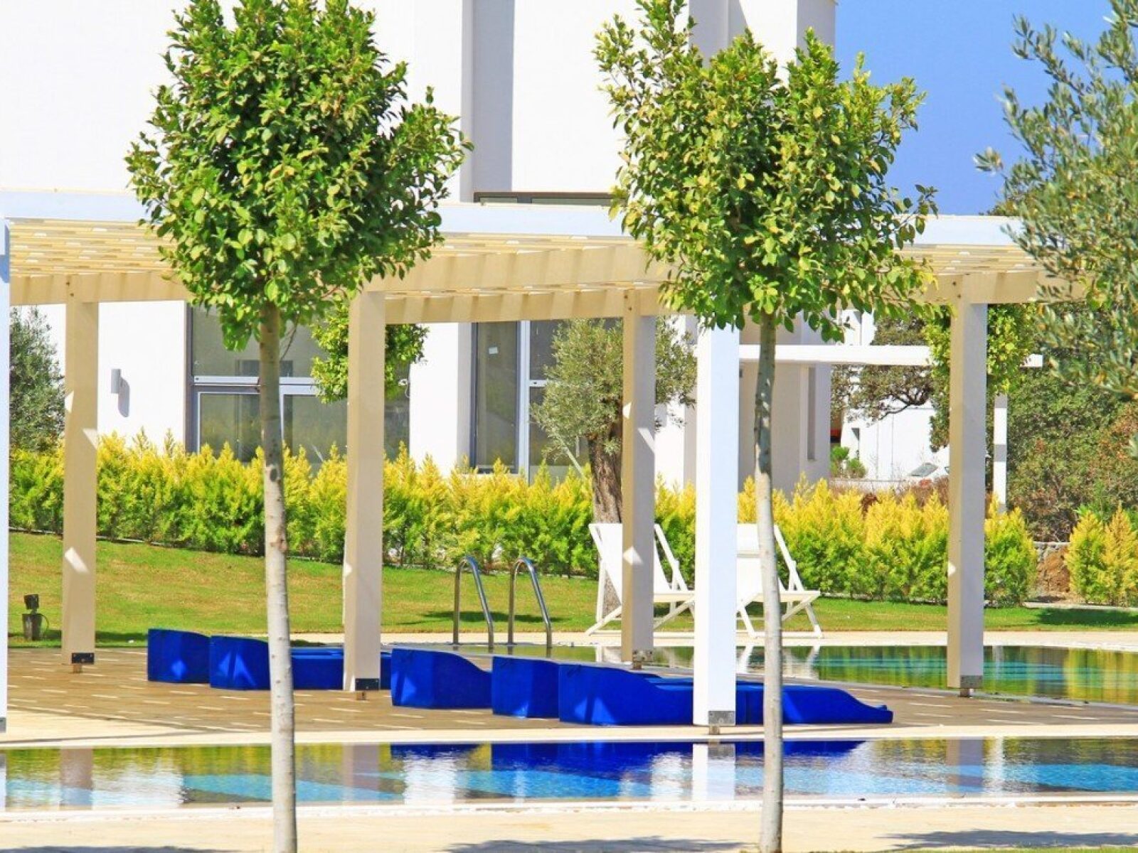04-Villa-for-sale-with-shared-pool-1022