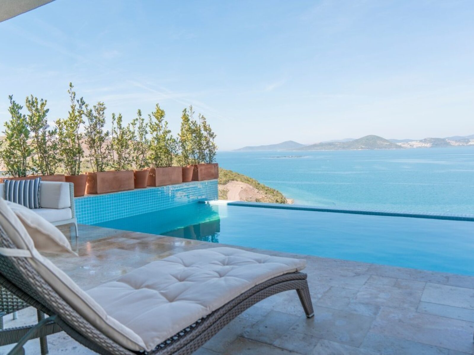 01-Sea-view-private-infinity-pool-villa-for-sale-Adabuku-2072