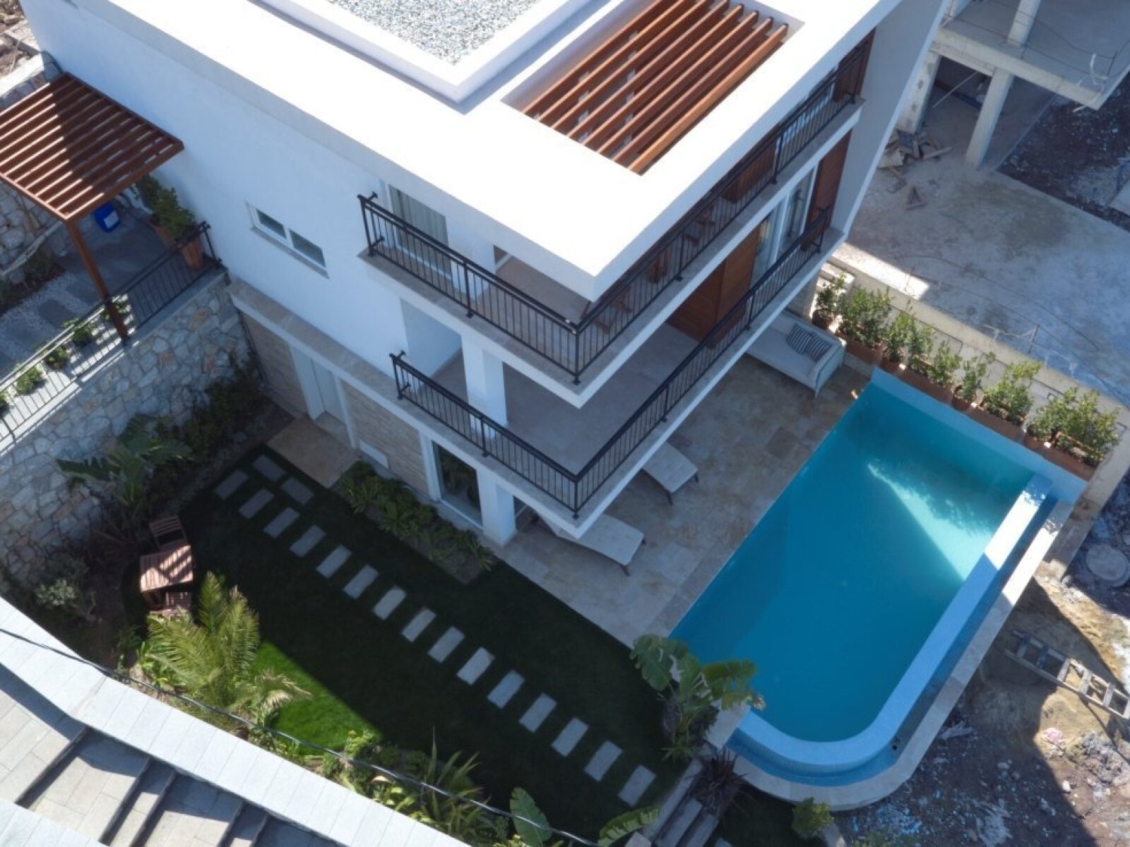 02-private-pool-villa-for-sale-in-Adabuku-2072