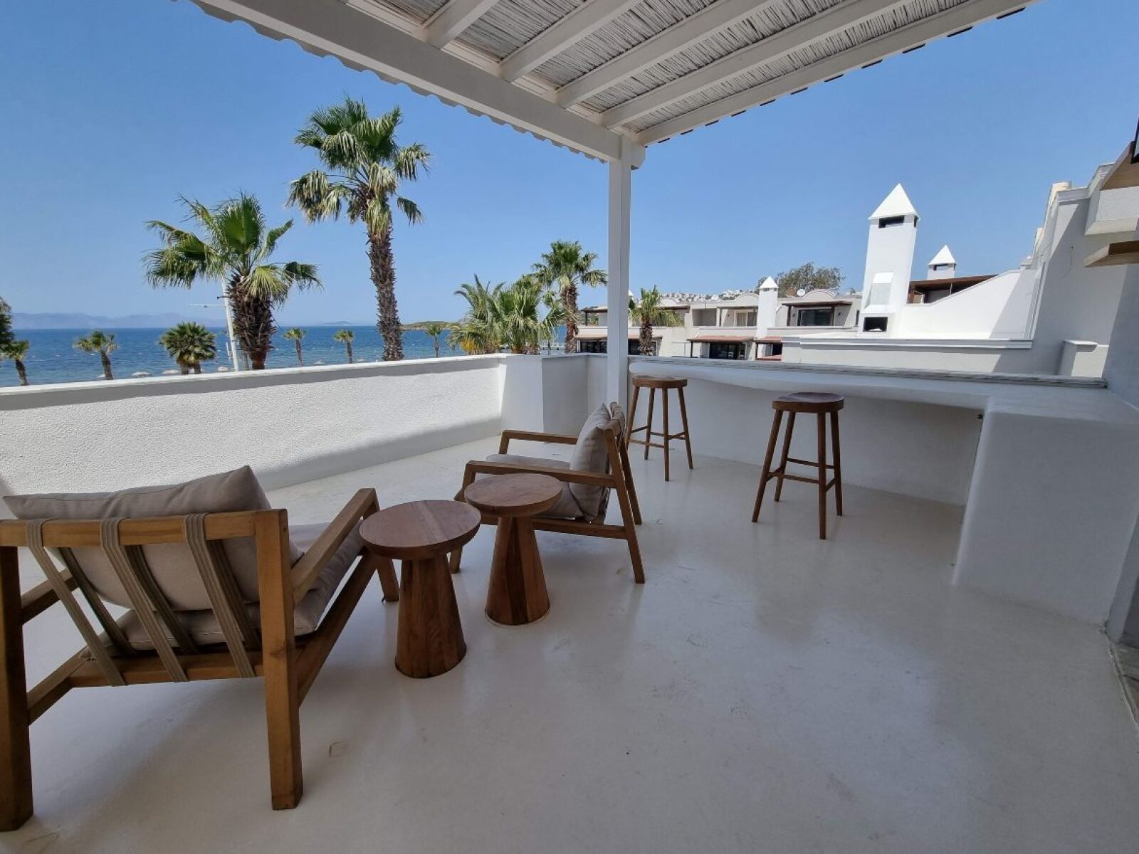 04-Modern-water-front-apartment-for-sale-2241