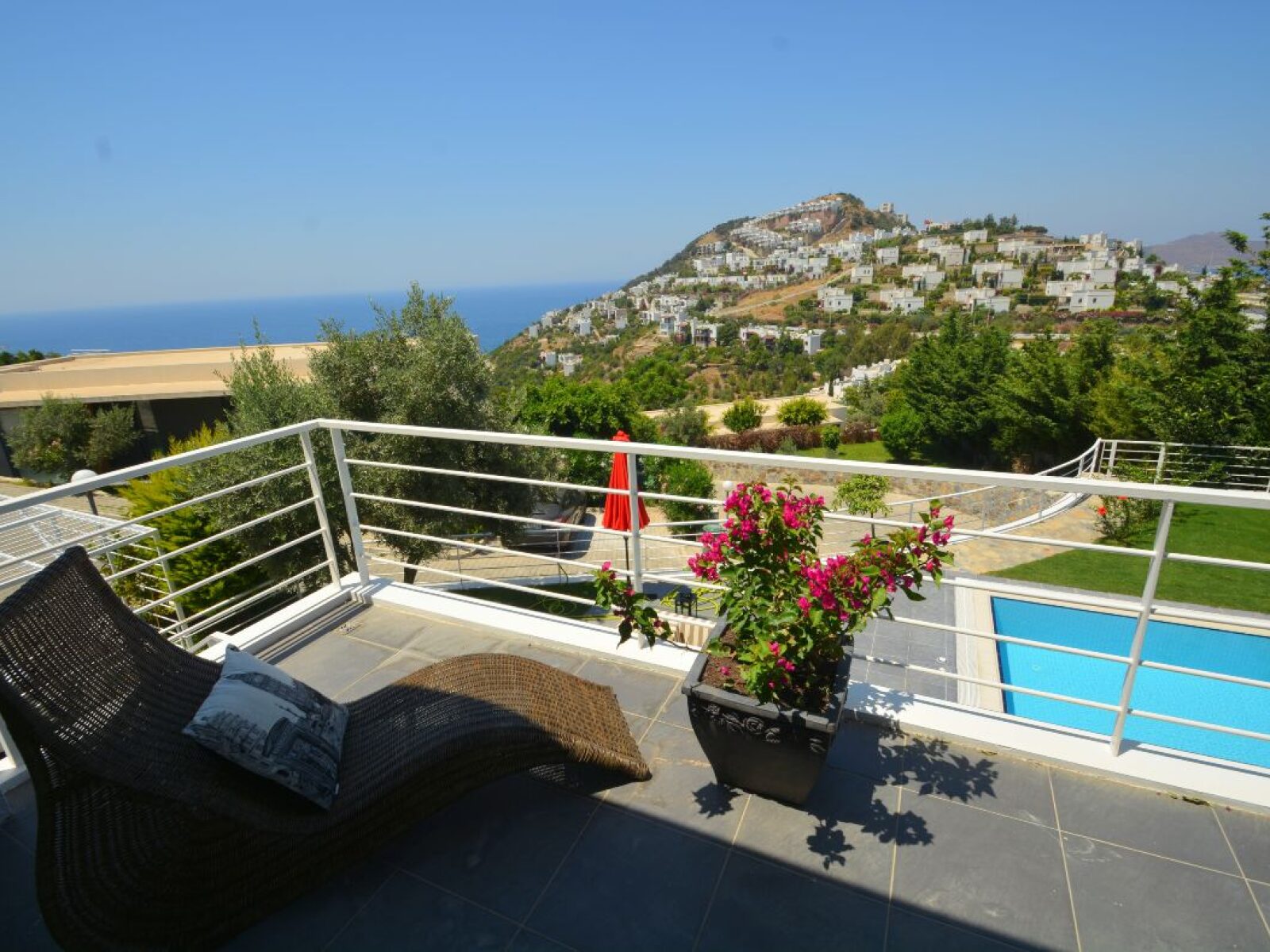 05-Modern-sea-view-duplex-house-for-sale-1003