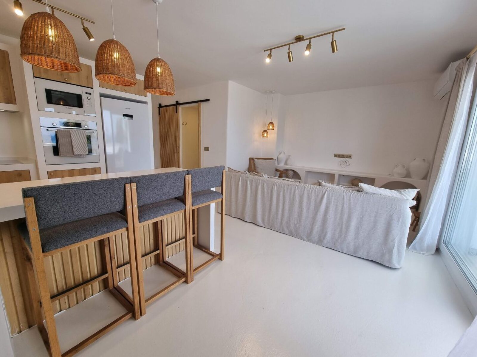06-Modern-sea-view-apartment-for-sale-2241
