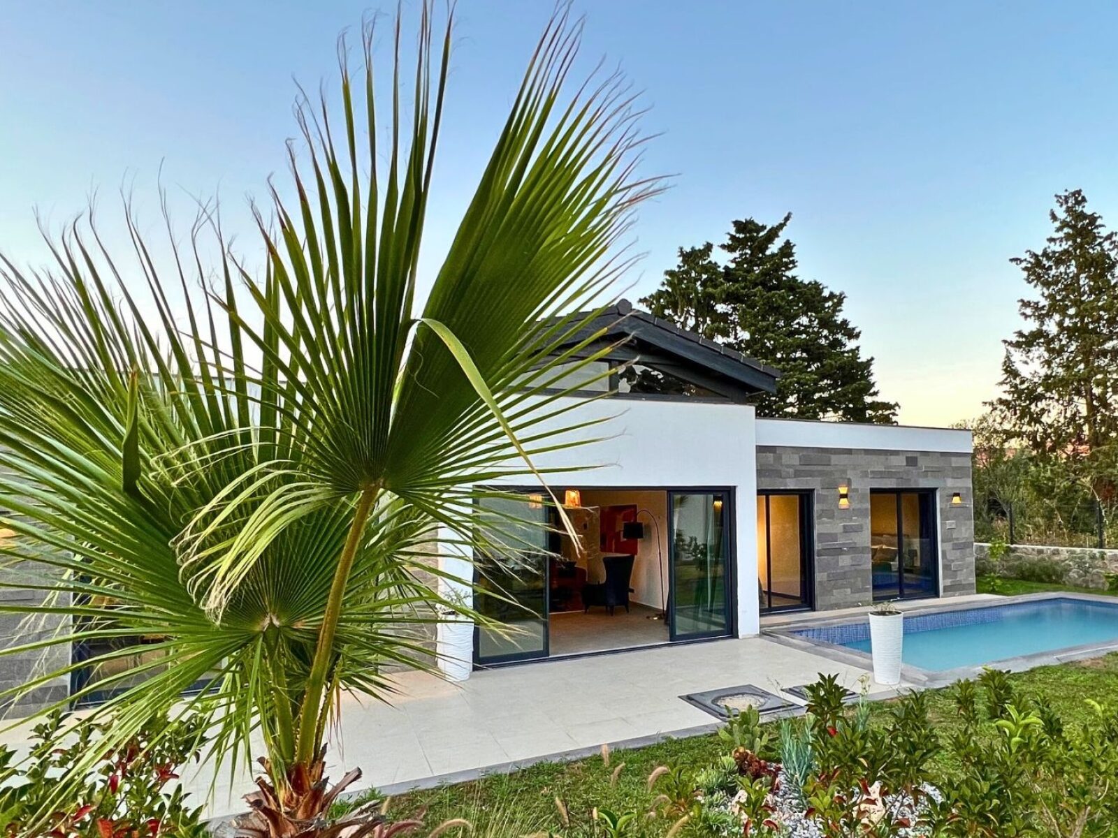 04-Private-pool-single-storey-property-for-sale-2292