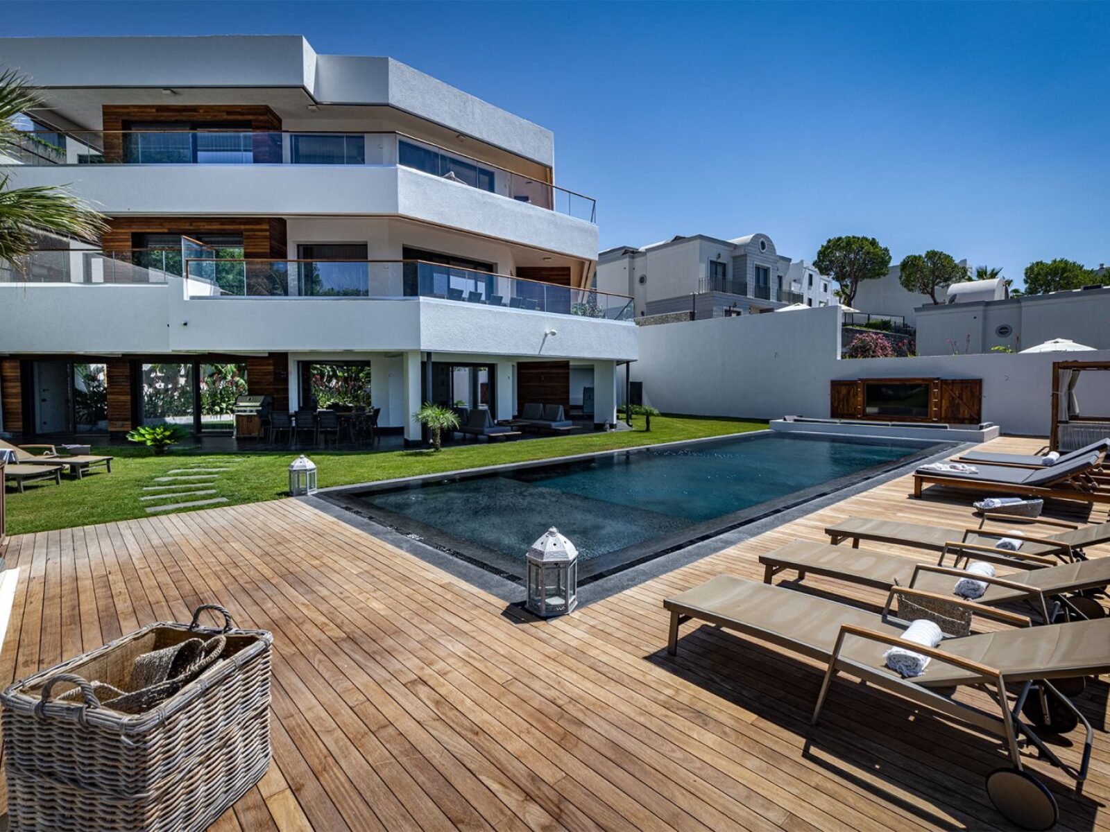 03-Sea-front-mansion-for-sale-Bodrum-Yalikavak-2309