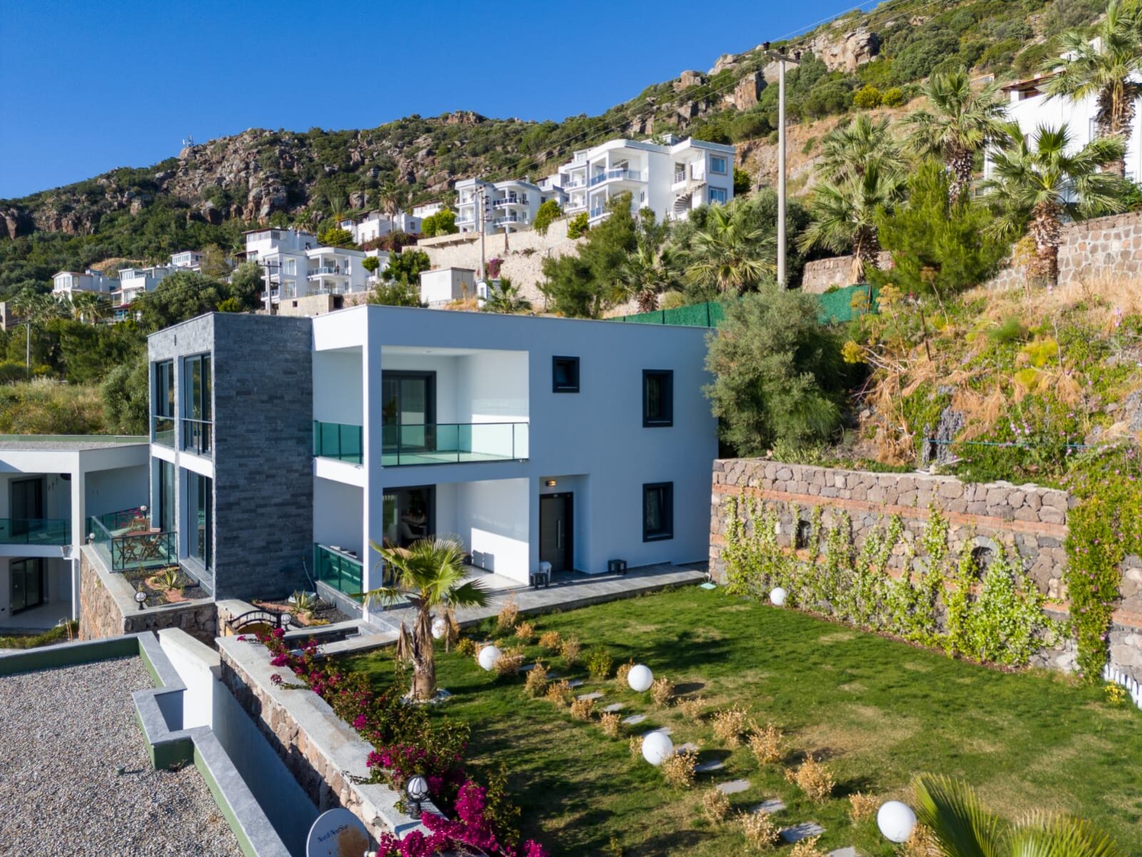 02-Semi-detached-large-garden-villa-for-sale-Bodrum-Yalikavak-2381