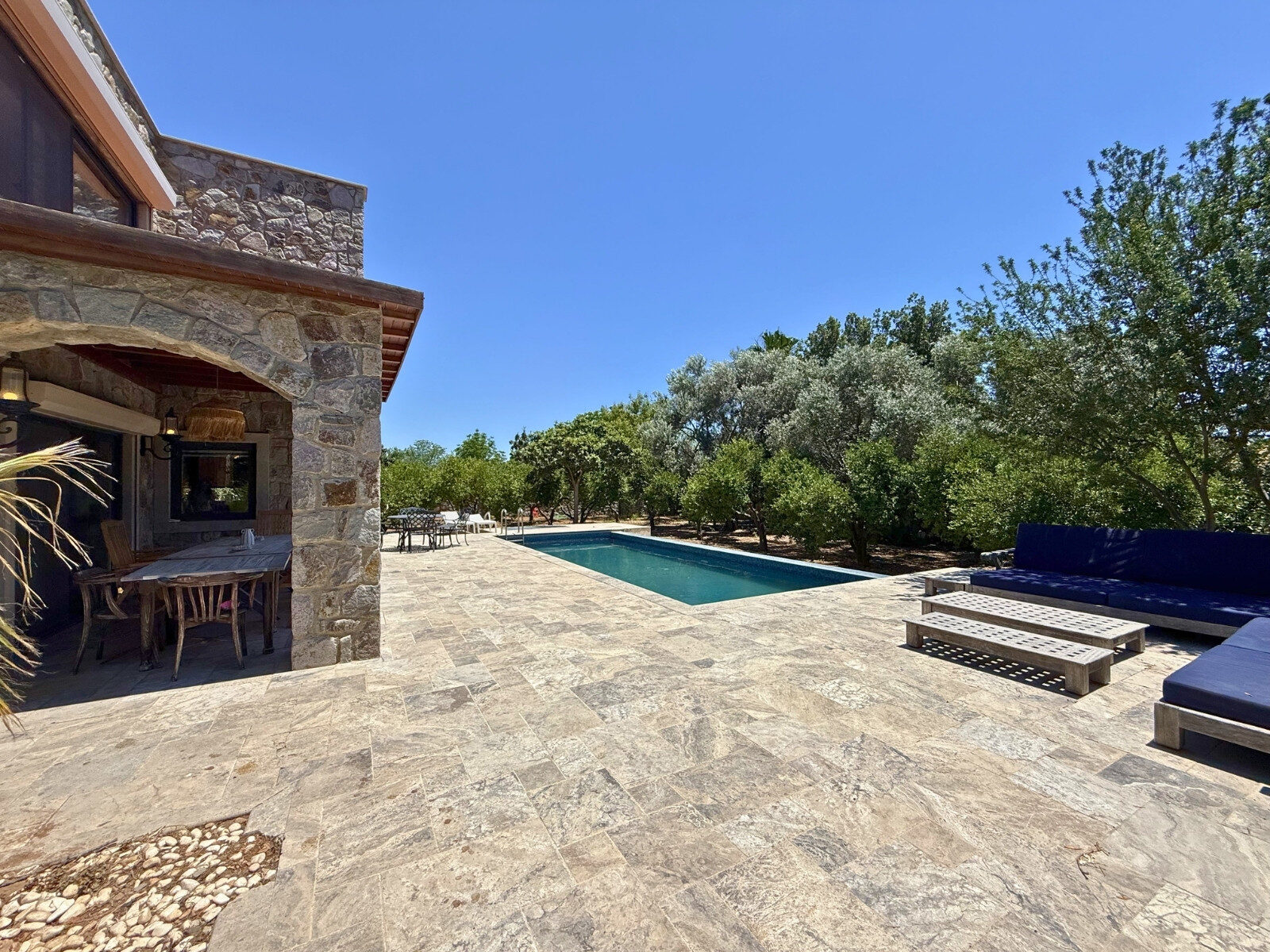 2393_bodrum_bitez_authentic_stone_villa_in_a_vast_tangerine_orchard_03
