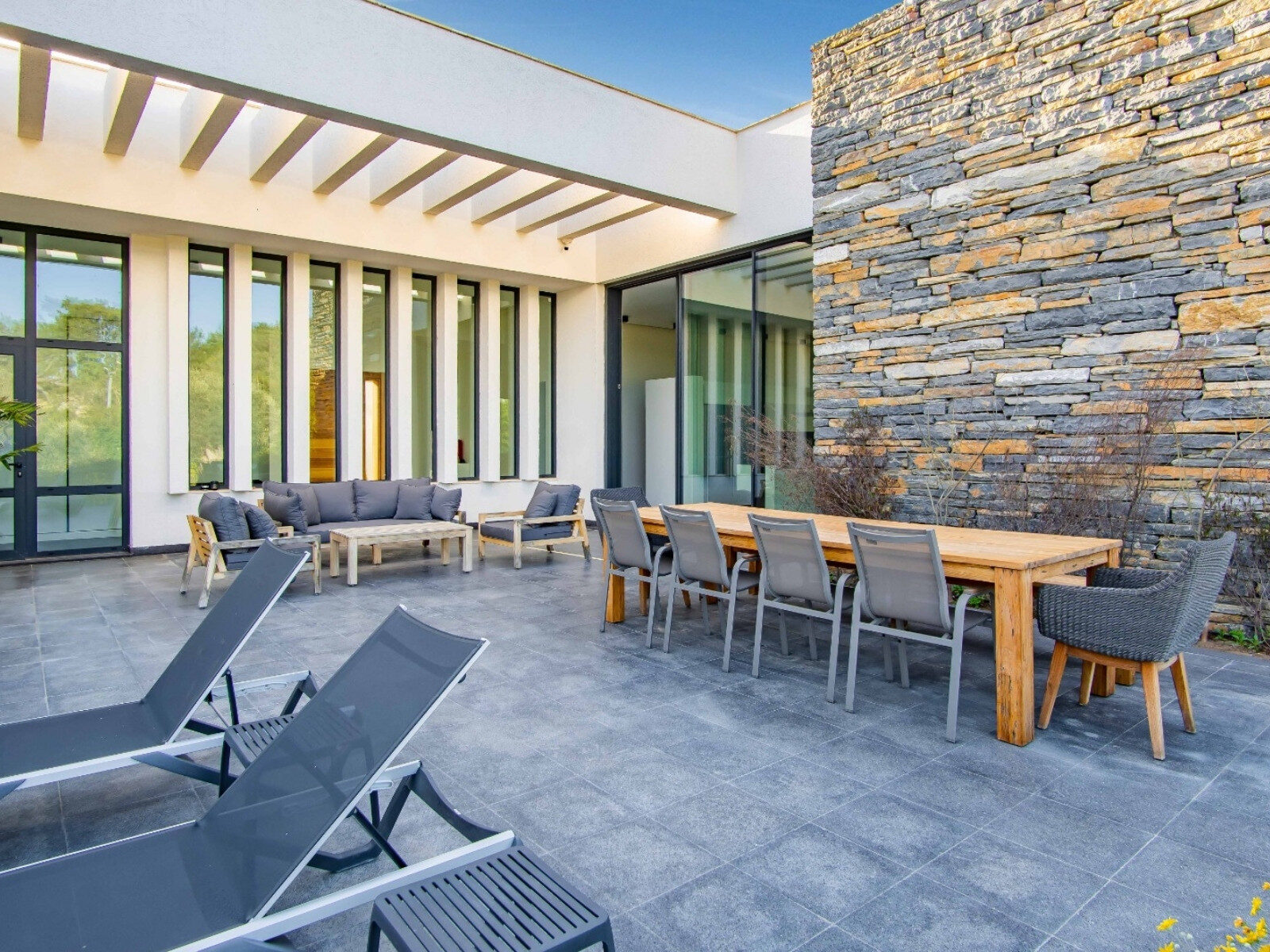 2398_bodrum_Private_Sanctuary_Modern_Stone_Architecture_08