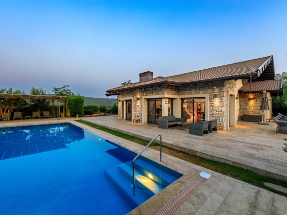 01 Luxury Private pool villa for sale golf 2336