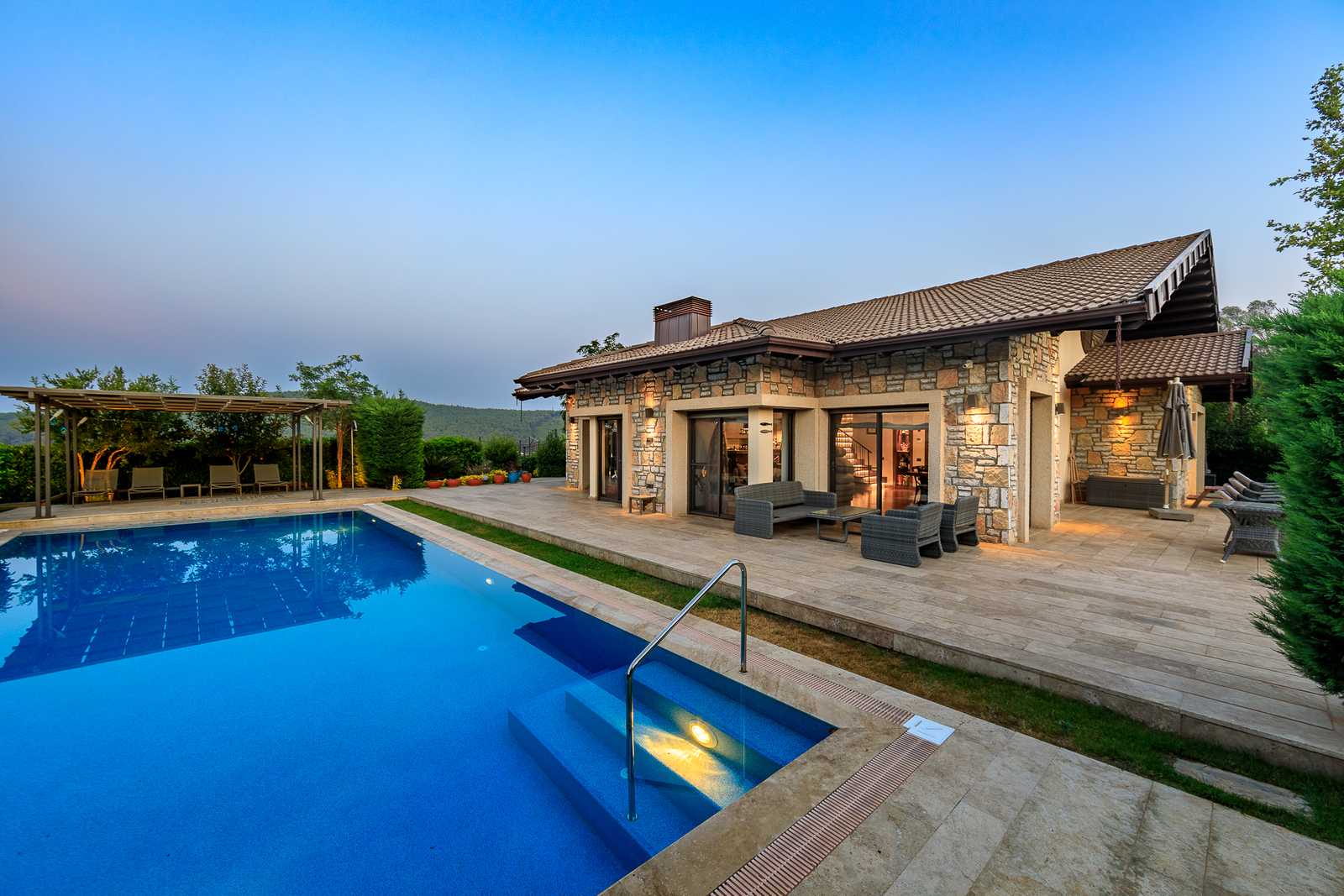 01 Luxury Private pool villa for sale golf 2336